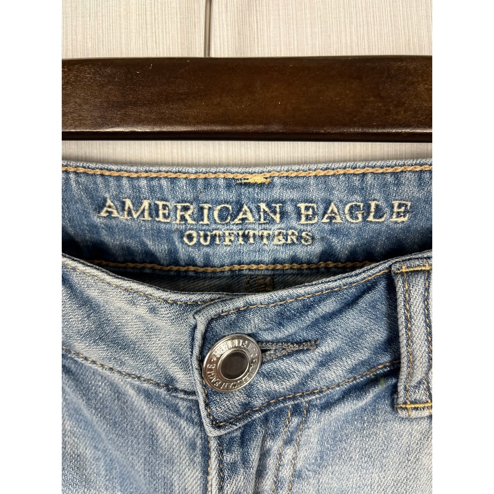 American Eagle Tomgirl Bermuda Denim Shorts Women 6 Blue Distressed Frayed Hem - Picture 4 of 9